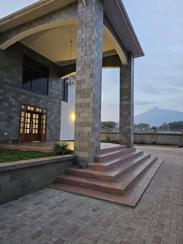 Nyumbani Peak property view 3
